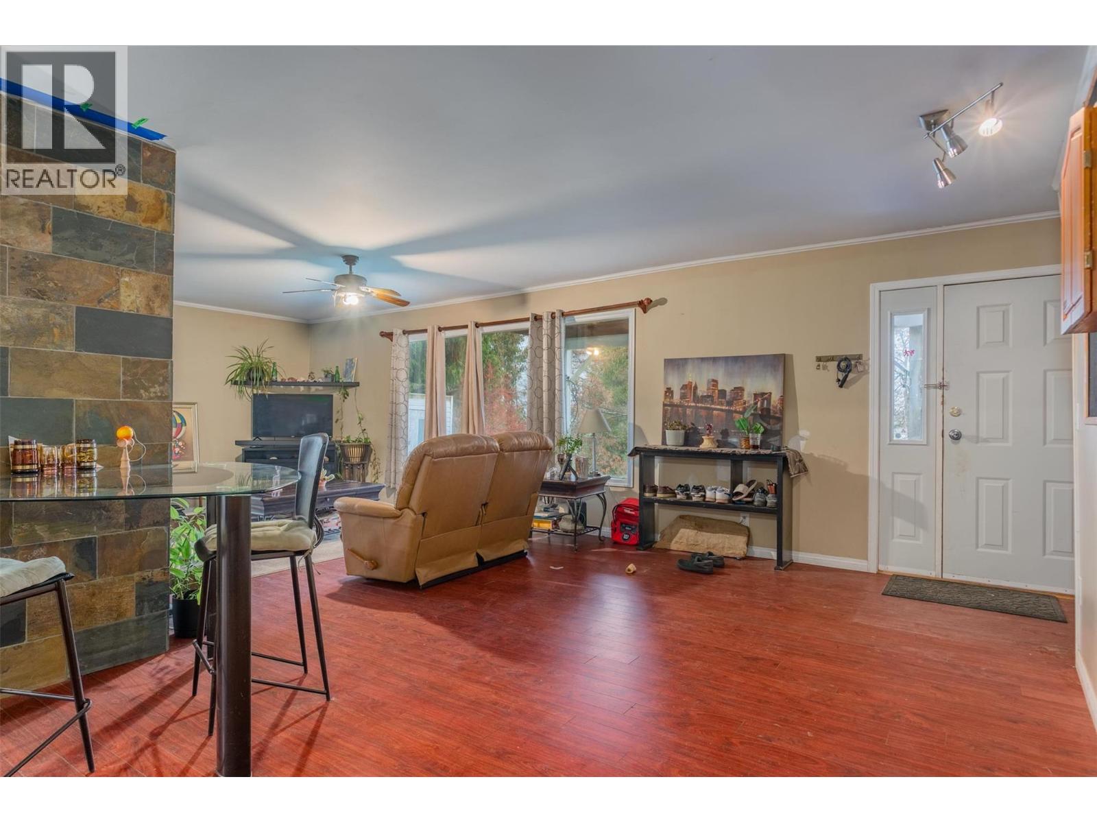 701 10th Avenue, Castlegar