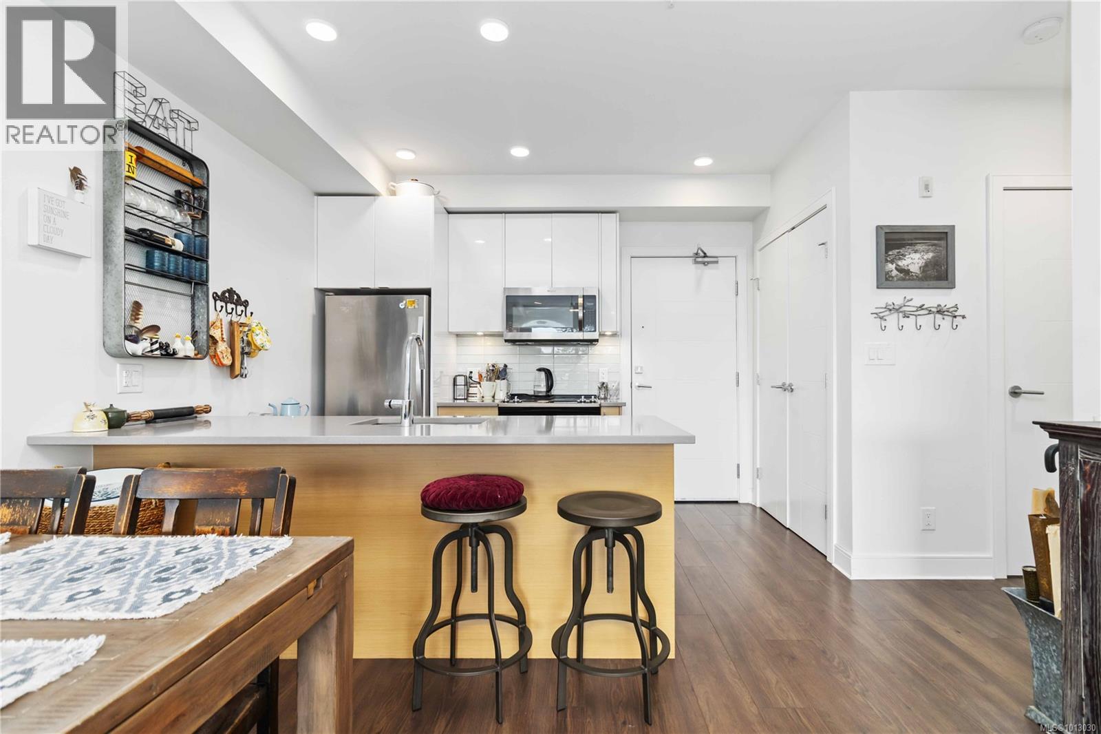 310 1311 Lakepoint Way, Langford