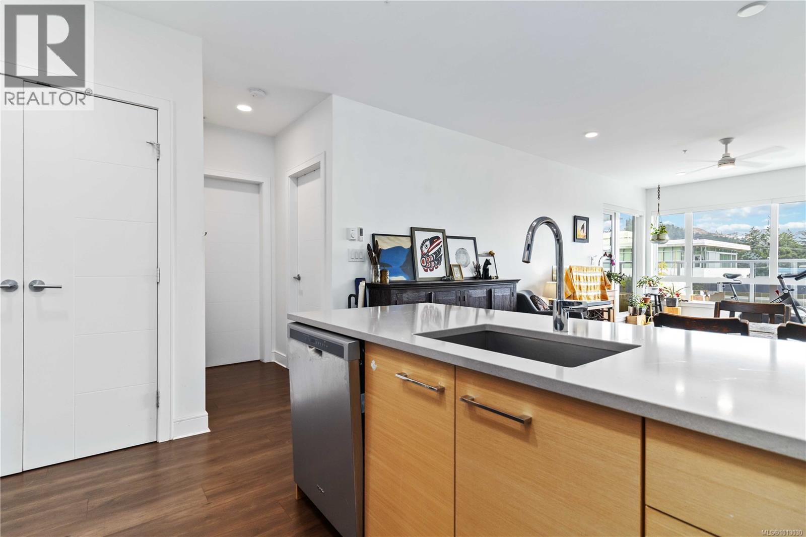 310 1311 Lakepoint Way, Langford