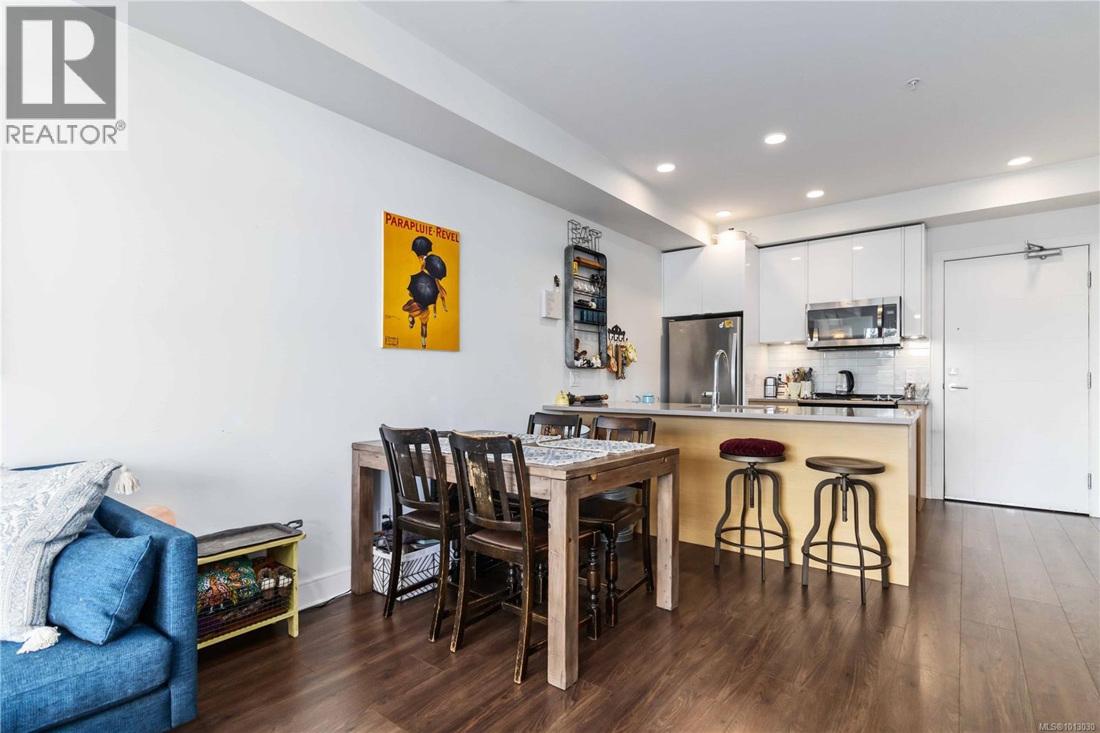 310 1311 Lakepoint Way, Langford