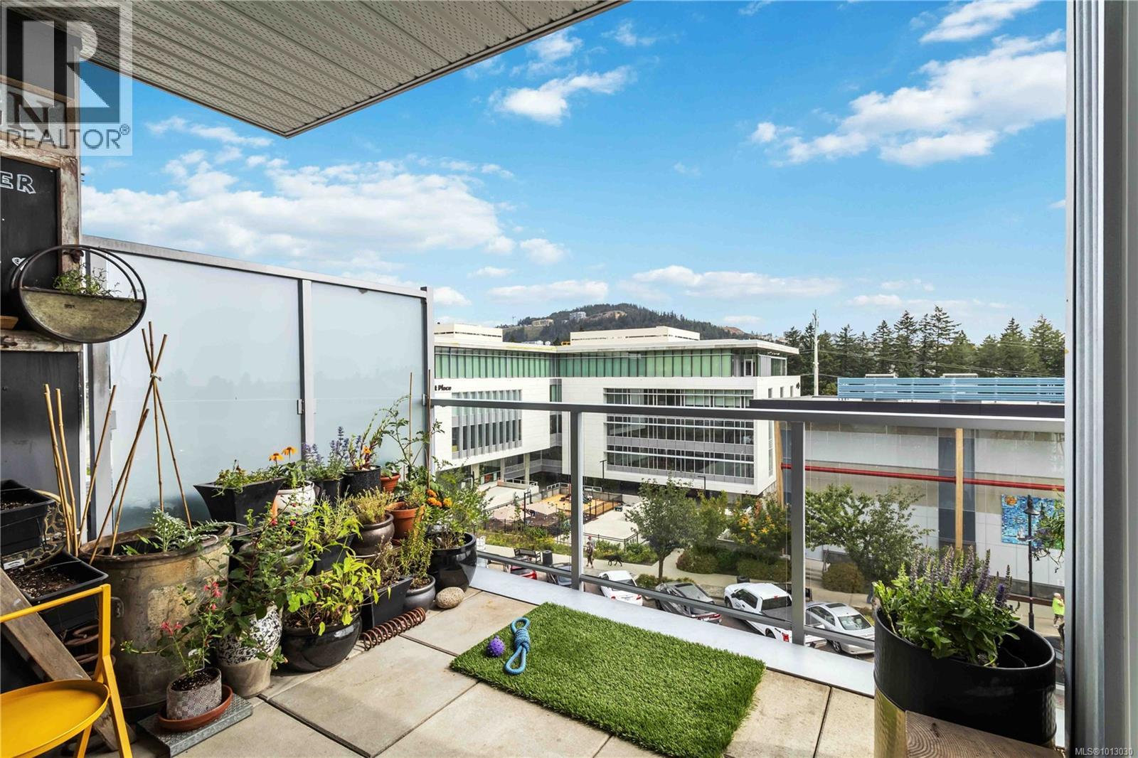 310 1311 Lakepoint Way, Langford