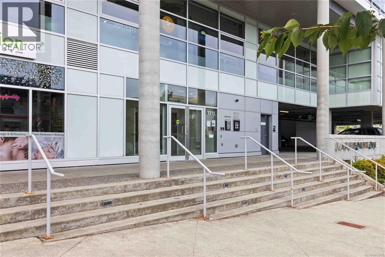 310 1311 Lakepoint Way, Langford