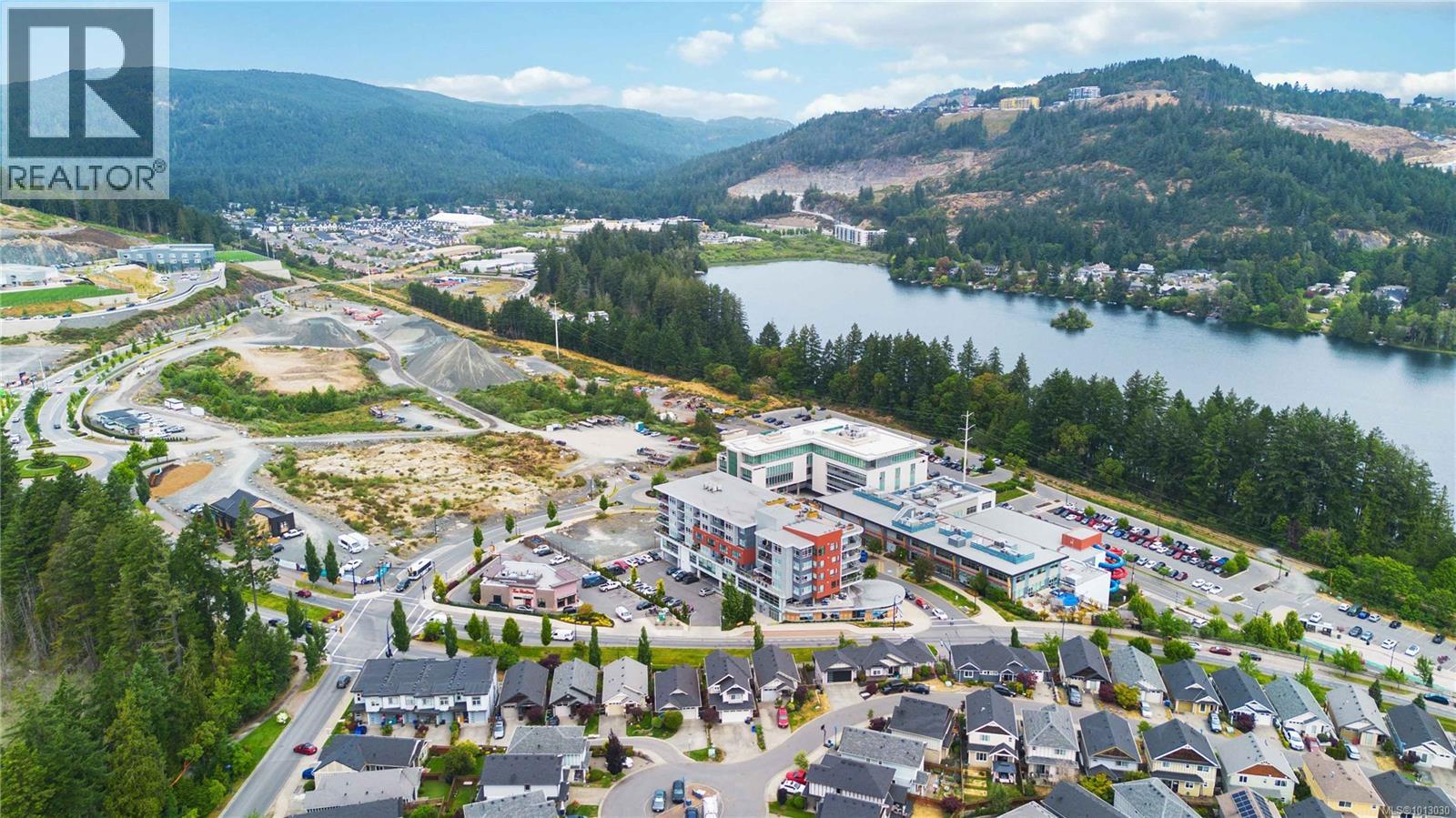 310 1311 Lakepoint Way, Langford