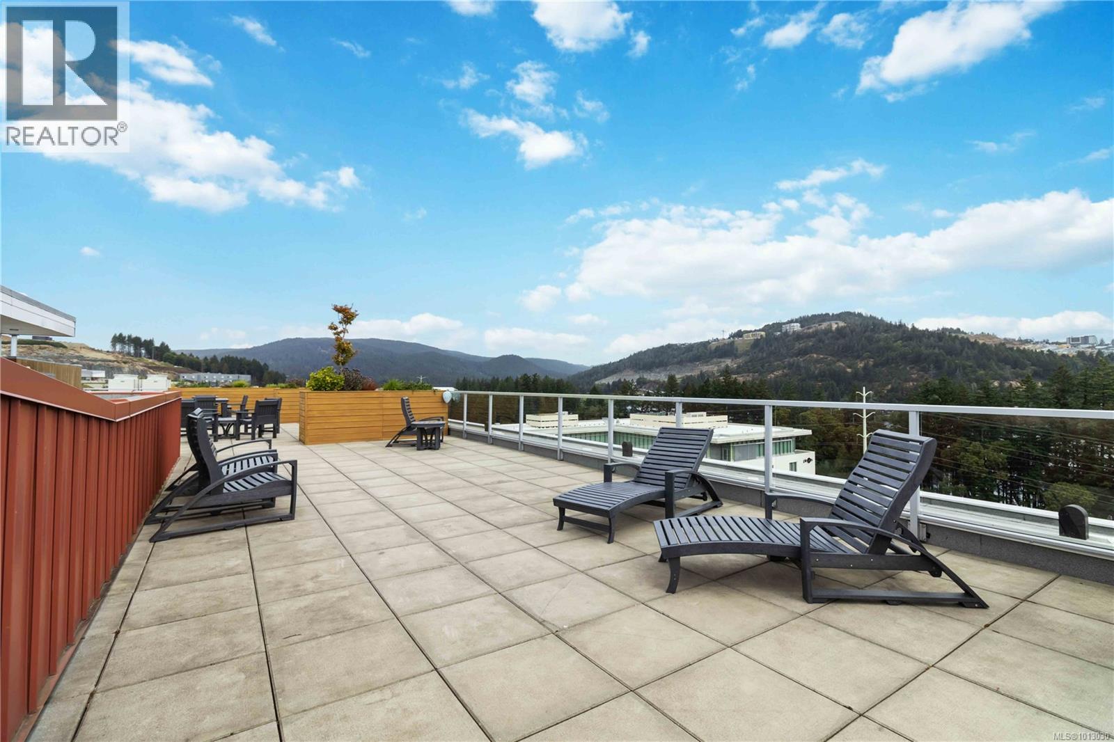 310 1311 Lakepoint Way, Langford