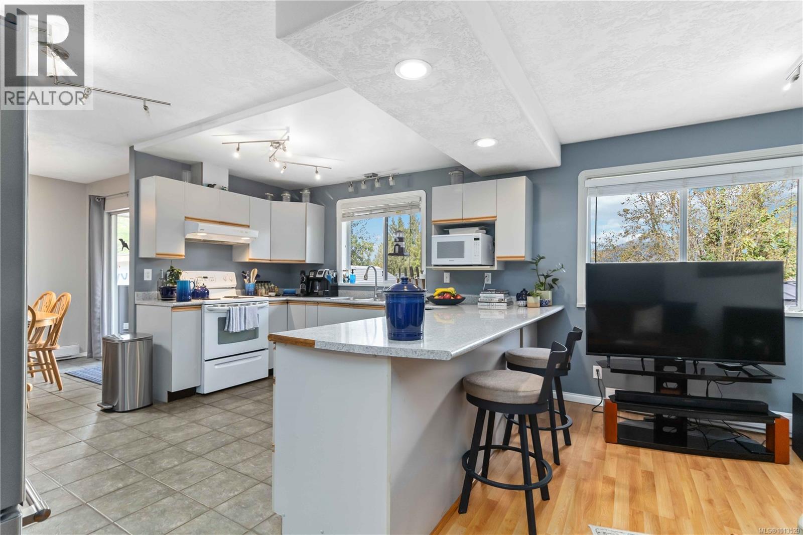 6598 Felderhof Rd, Sooke