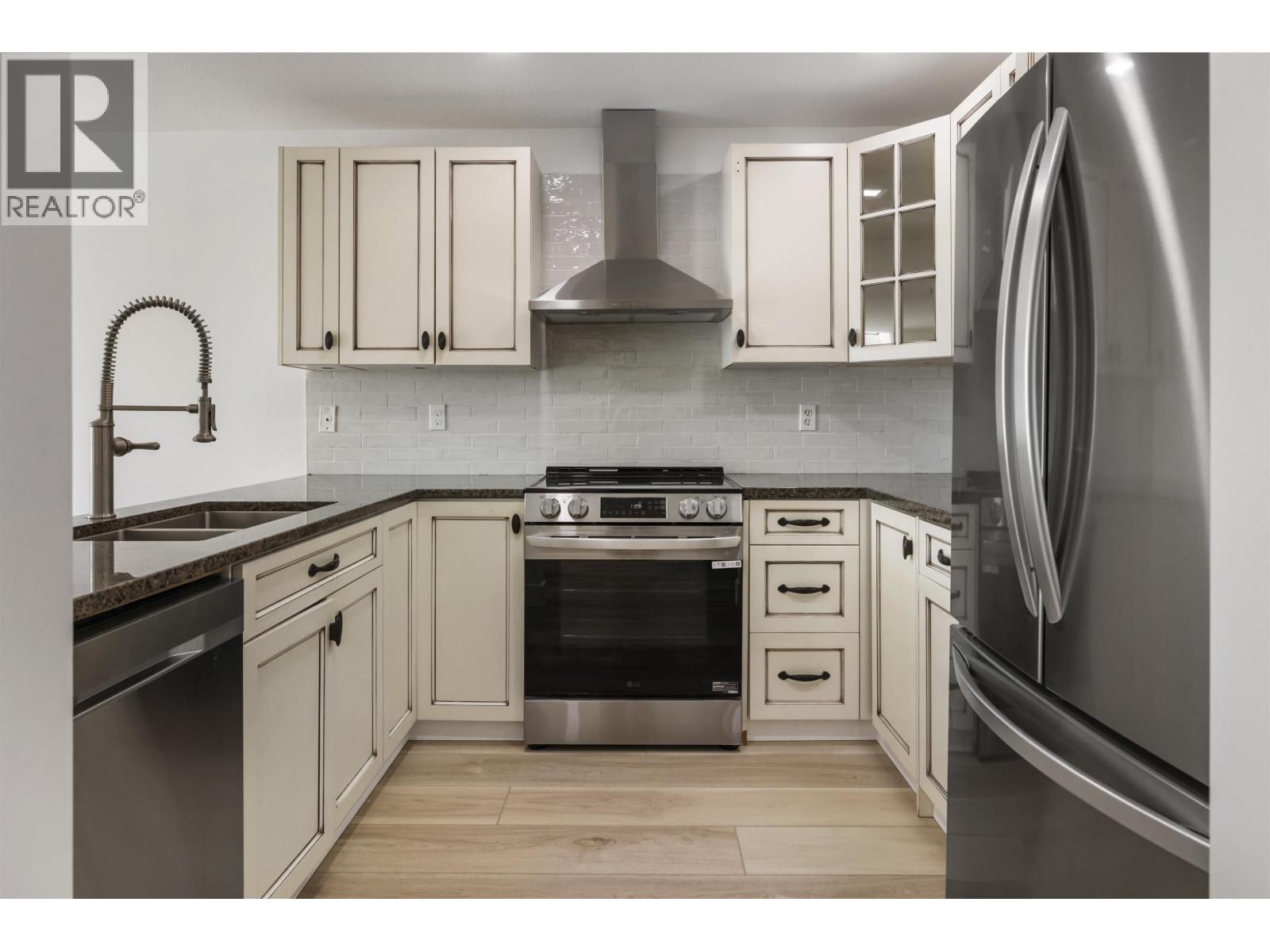 209 22356 MCINTOSH AVENUE, Maple Ridge