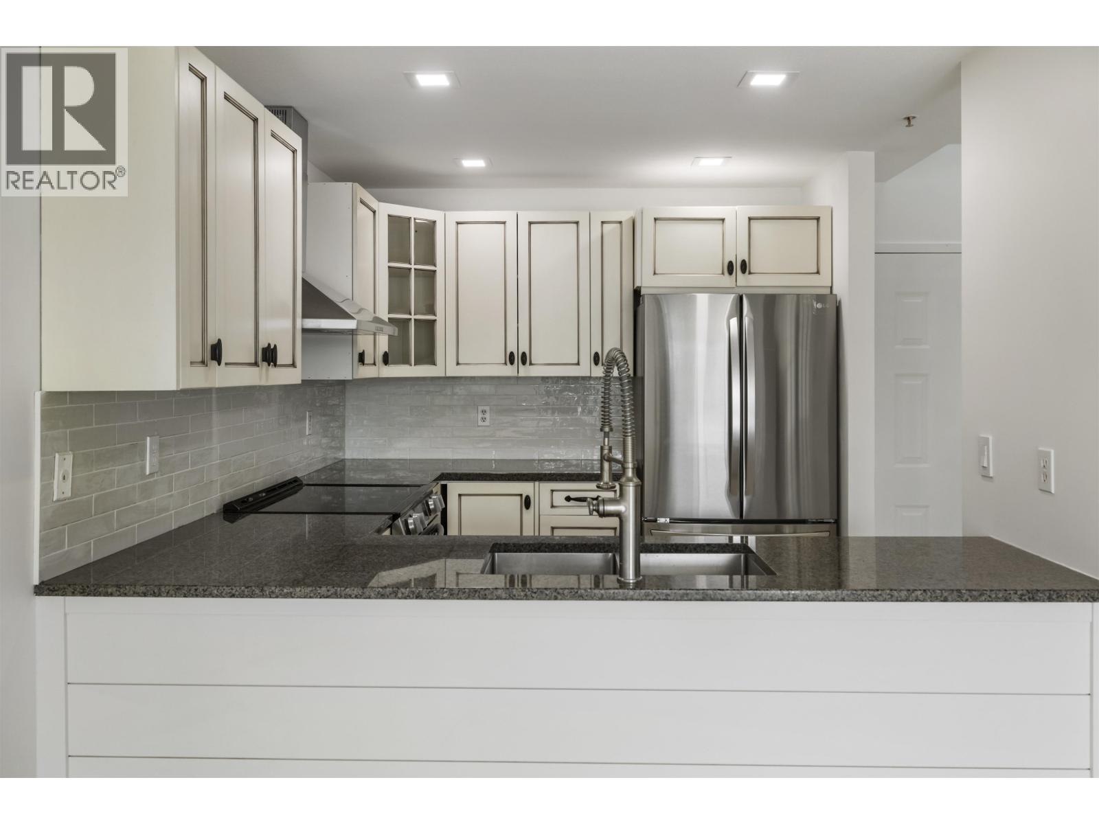 209 22356 MCINTOSH AVENUE, Maple Ridge