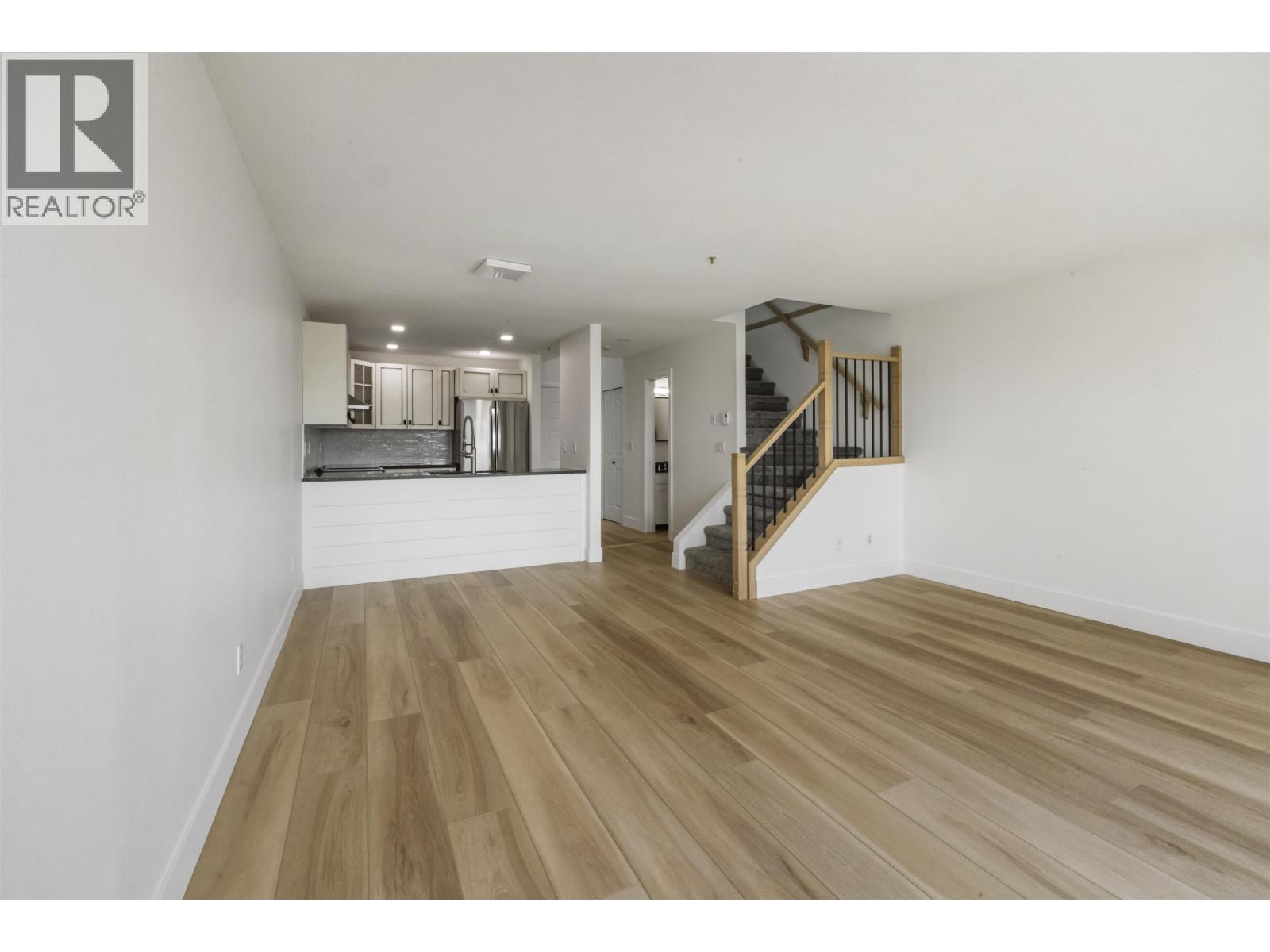 209 22356 MCINTOSH AVENUE, Maple Ridge