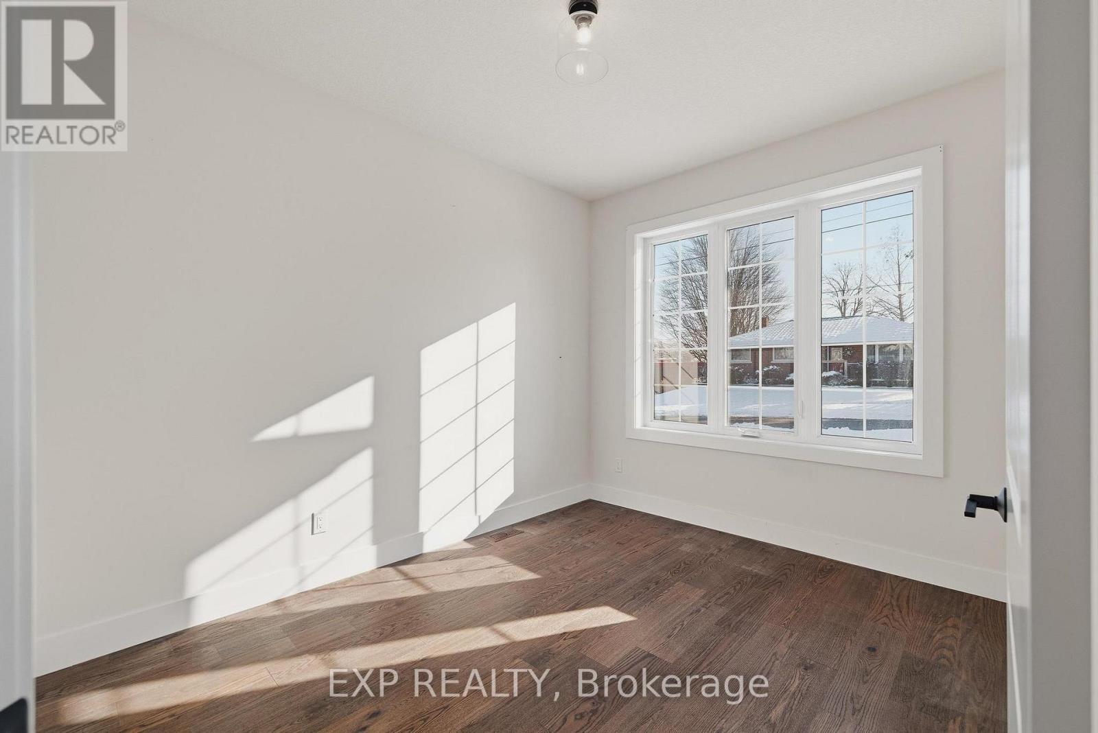 4 ELGIN STREET W - 21