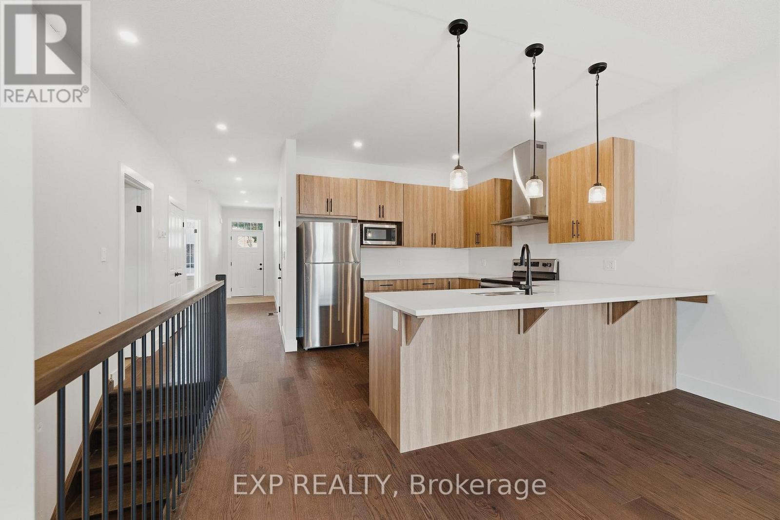 4 ELGIN STREET W - 6