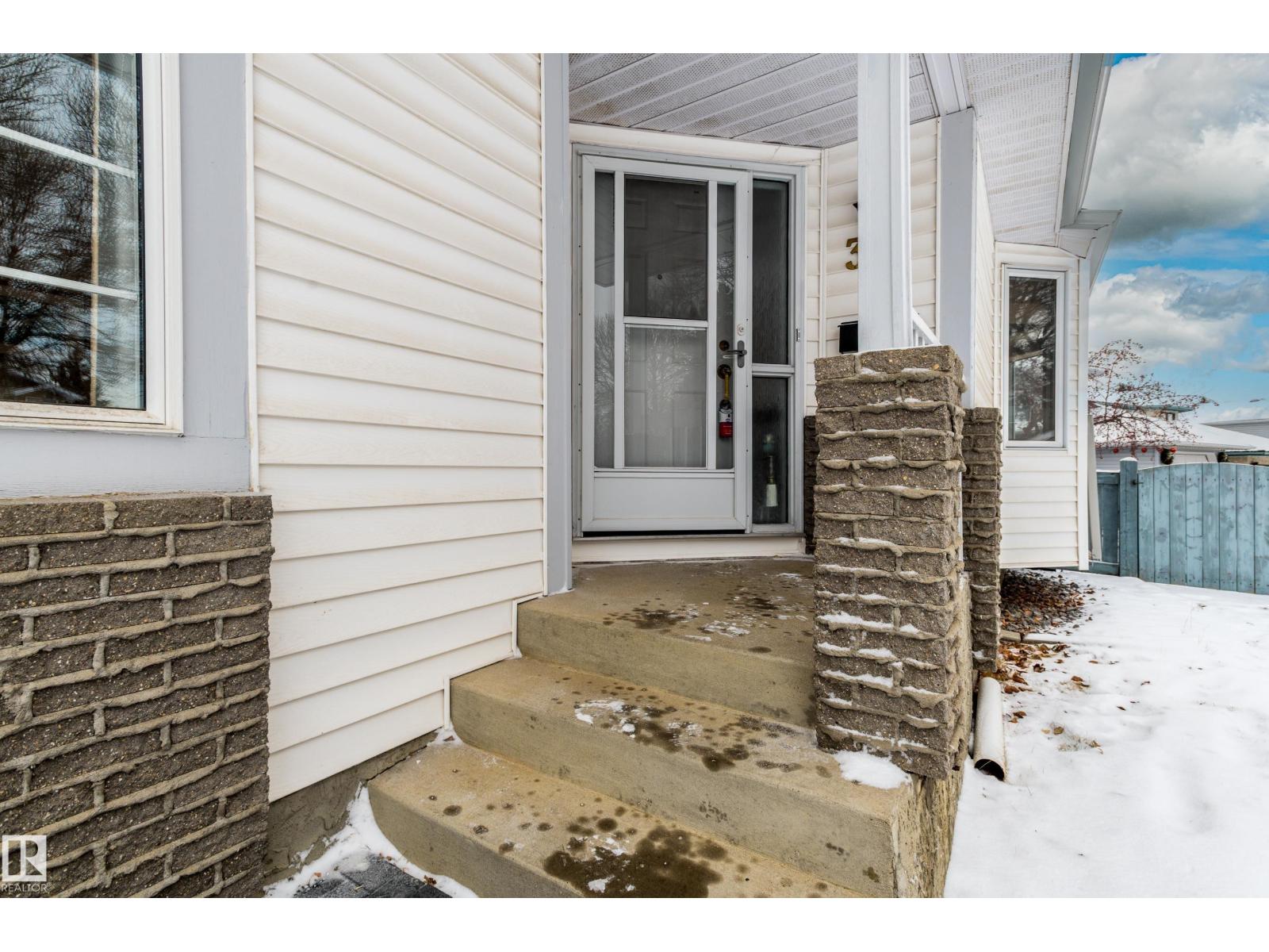 31 HARWOOD DR, St. Albert