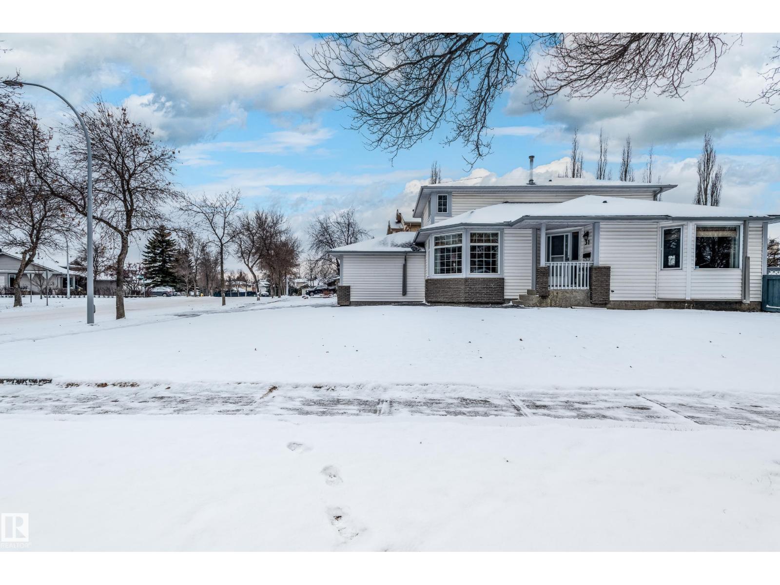 31 HARWOOD DR, St. Albert