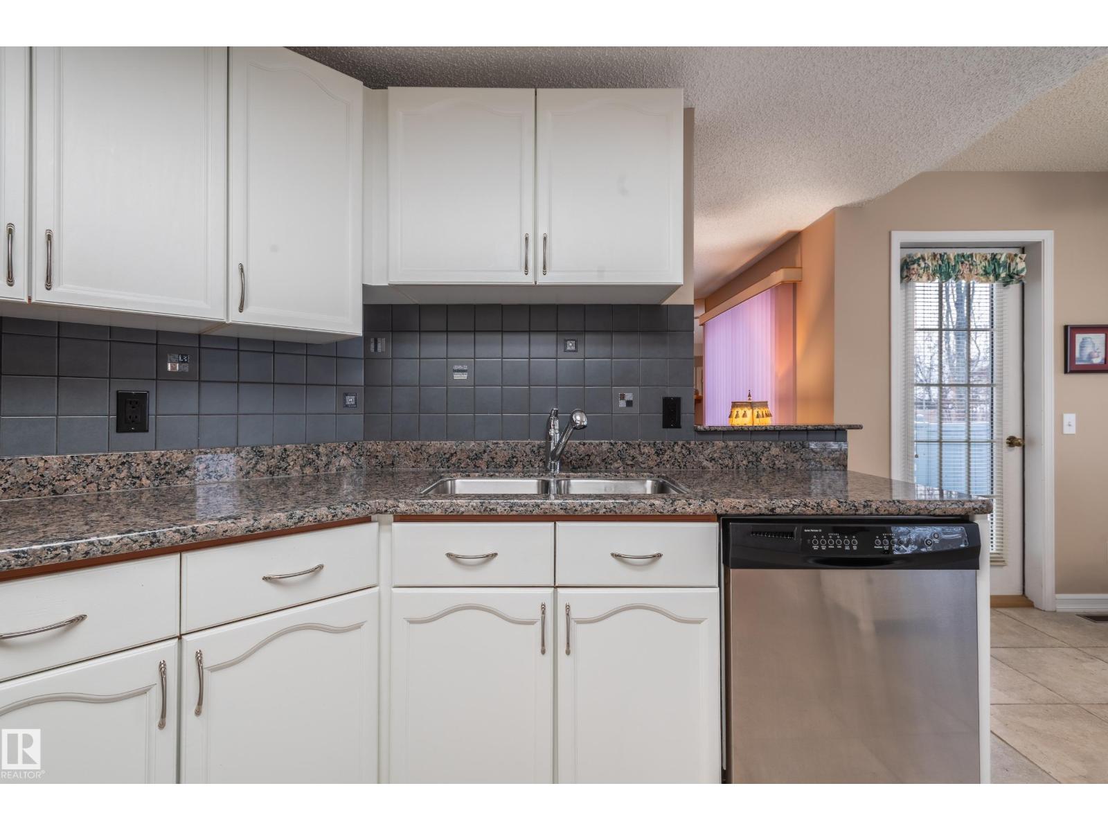 31 HARWOOD DR, St. Albert