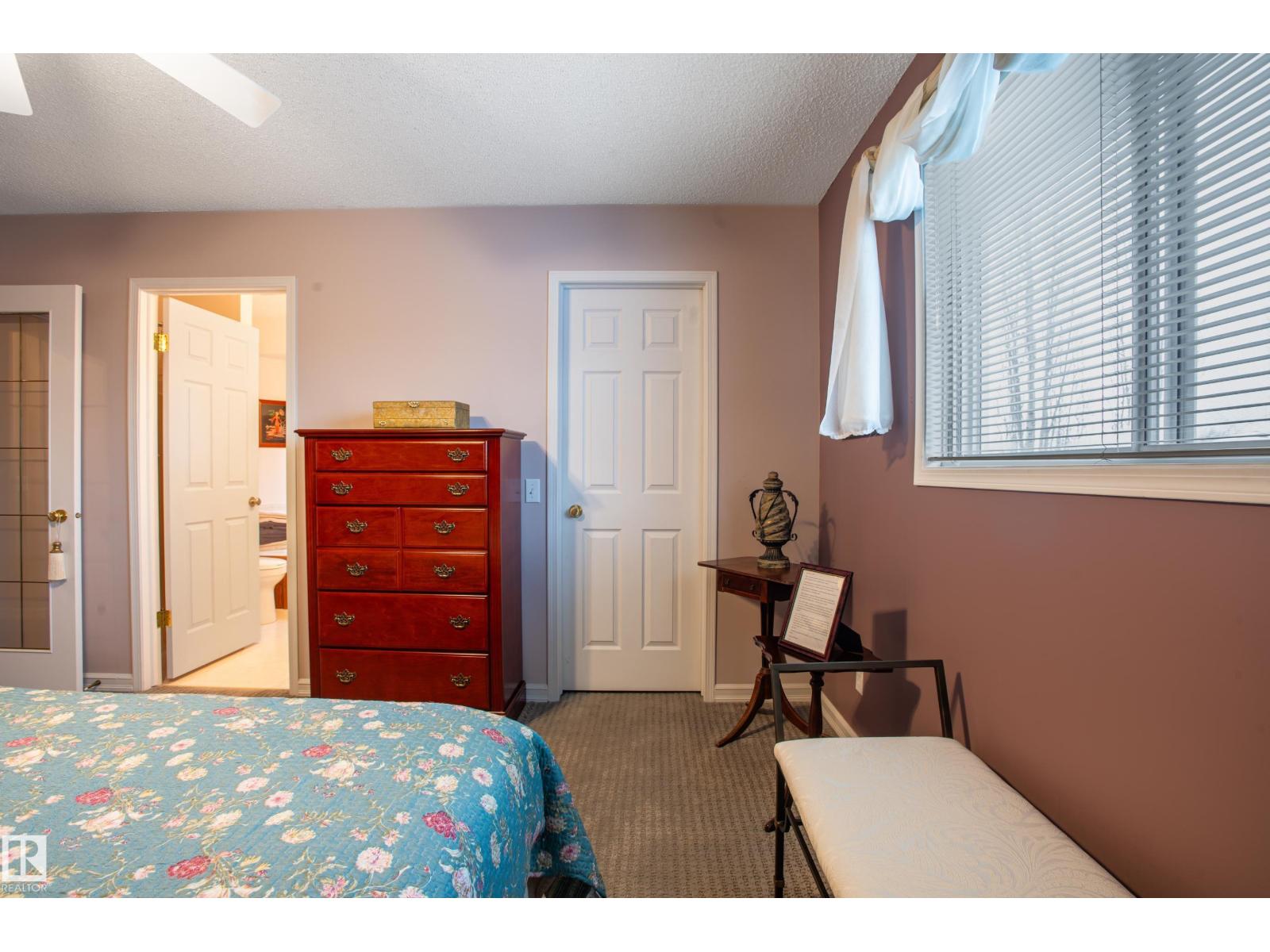 31 HARWOOD DR, St. Albert