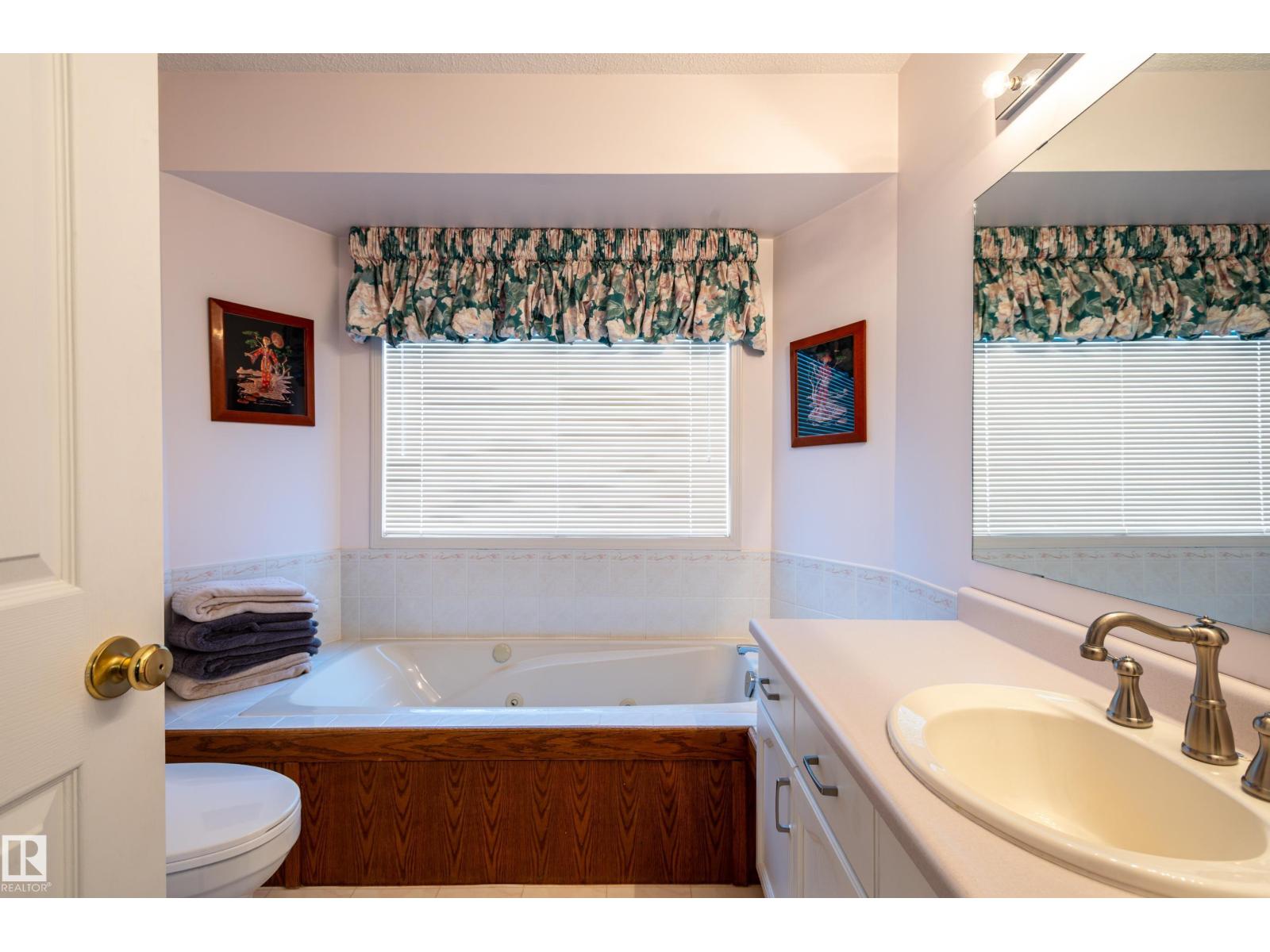 31 HARWOOD DR, St. Albert