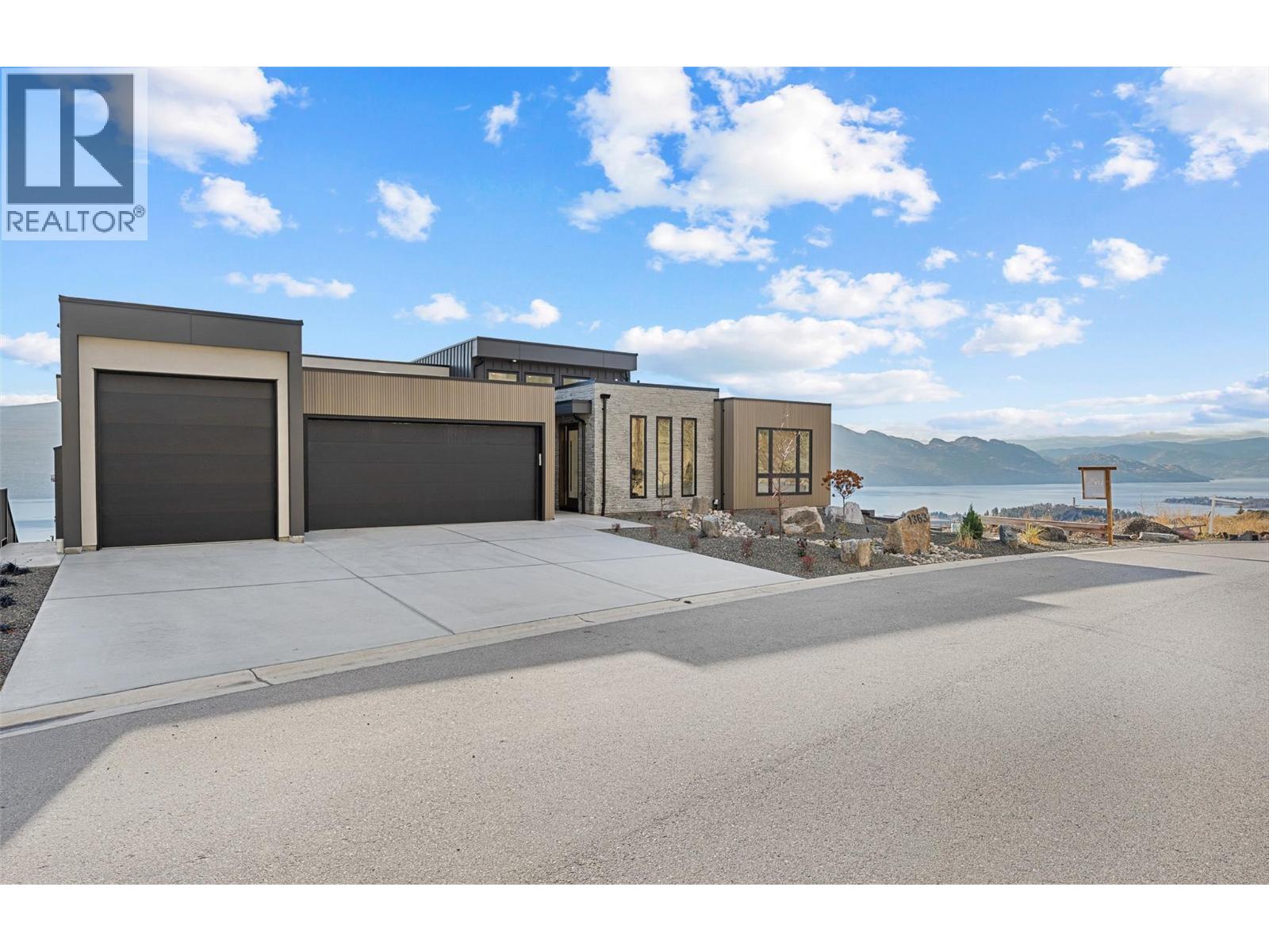  1363 Vineyard Drive, West Kelowna