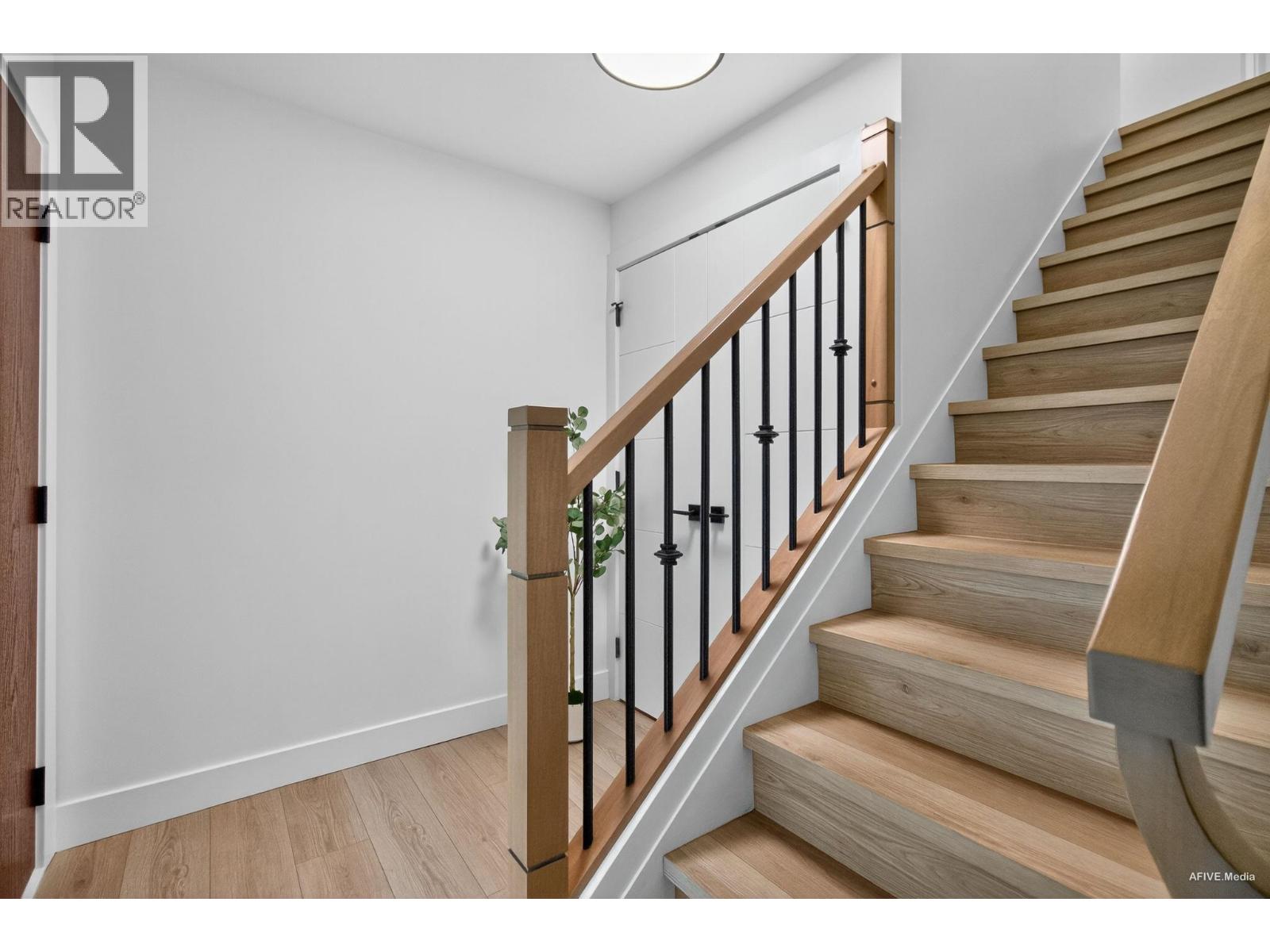 9831 GLENTHORNE Drive, Richmond