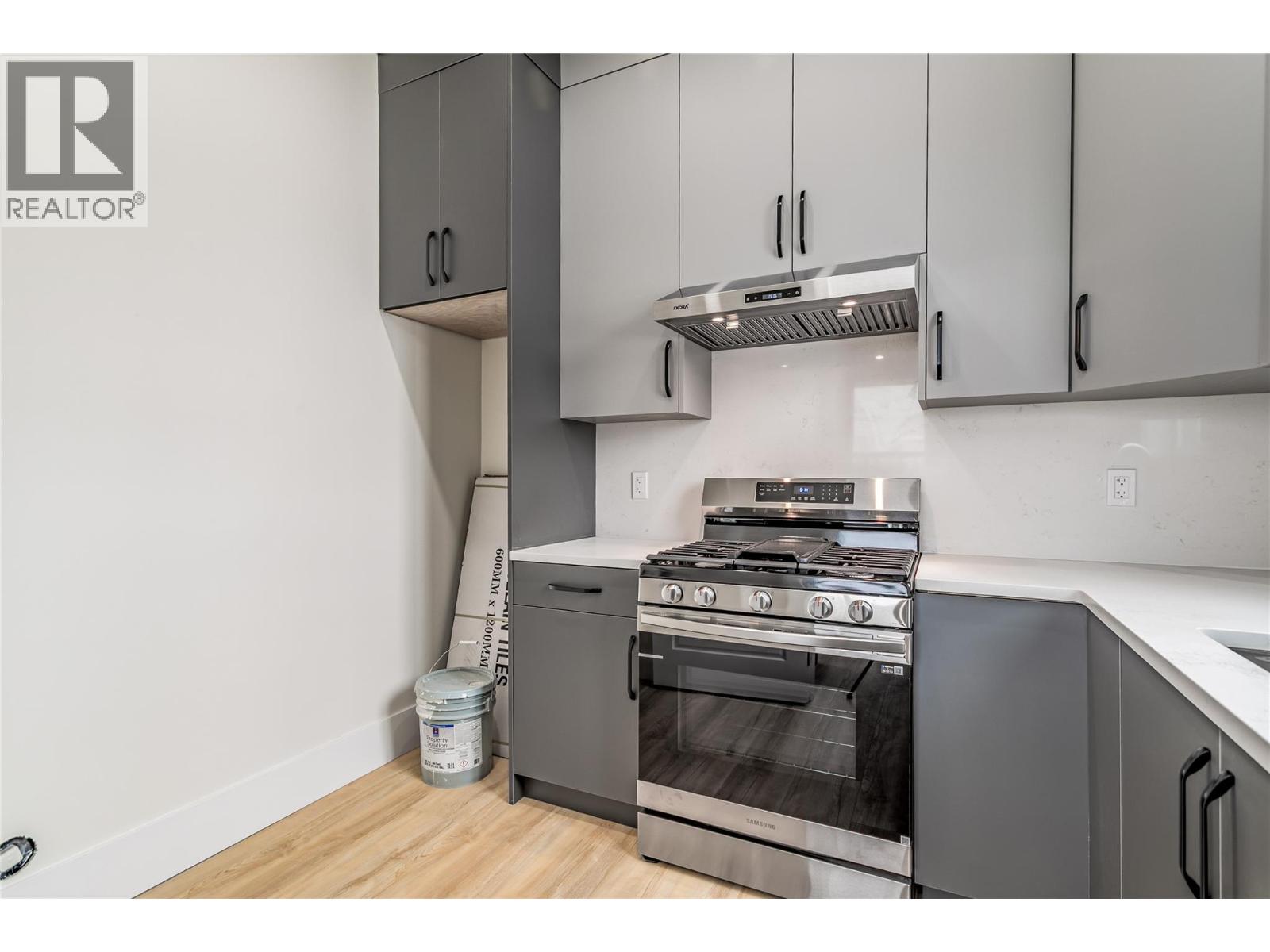  1136 Hume Avenue, Kelowna