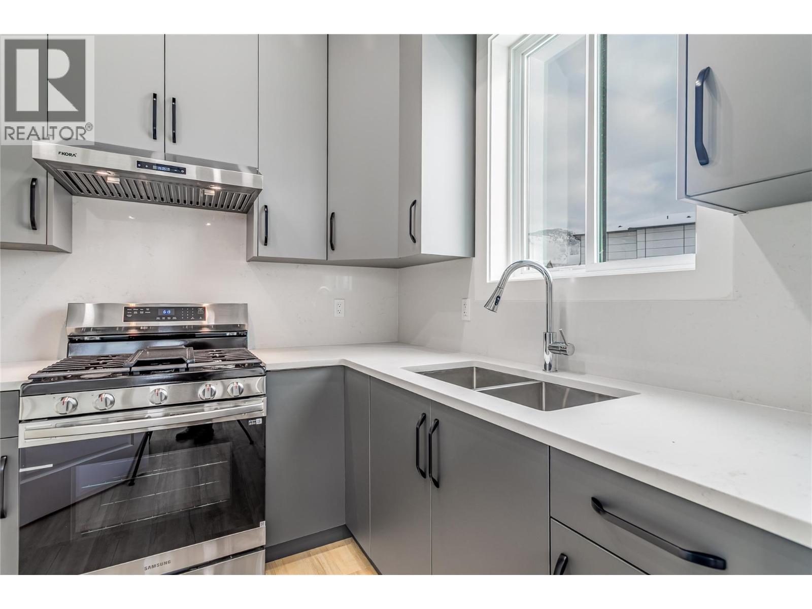  1136 Hume Avenue, Kelowna