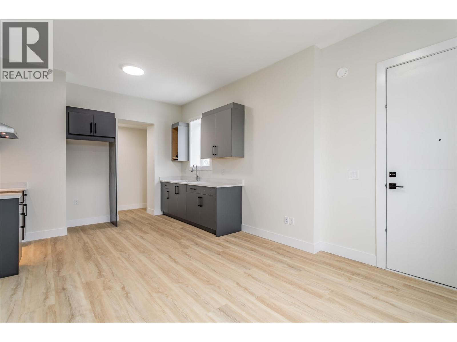  1136 Hume Avenue, Kelowna