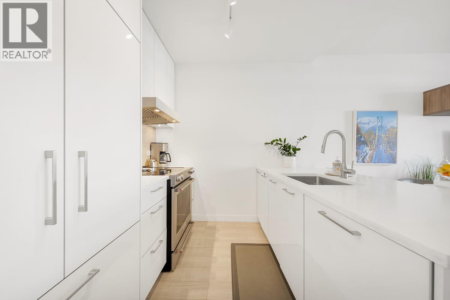 410 711 W 14TH STREET, North Vancouver