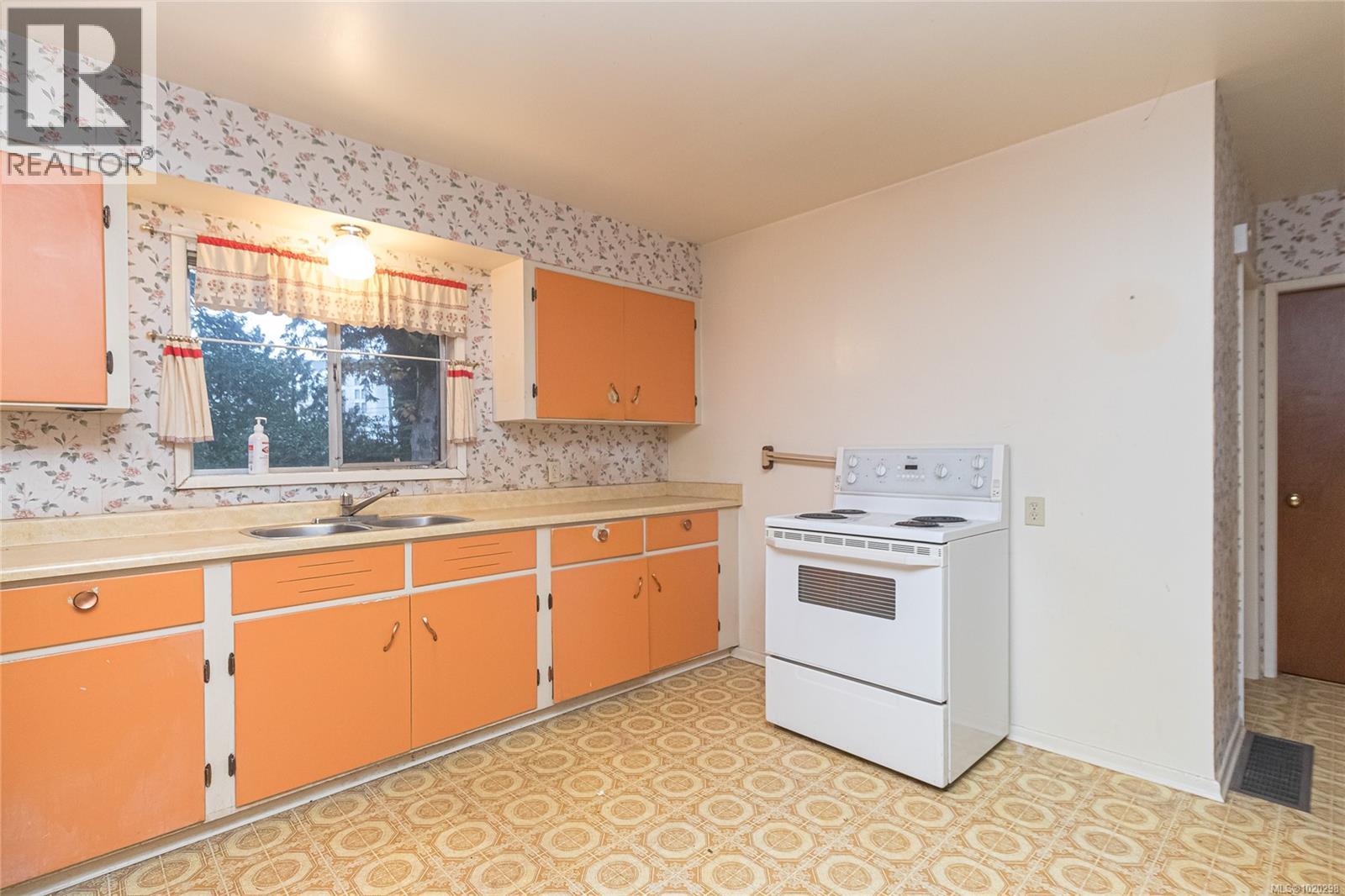 2834 Aldwynd Rd, Langford