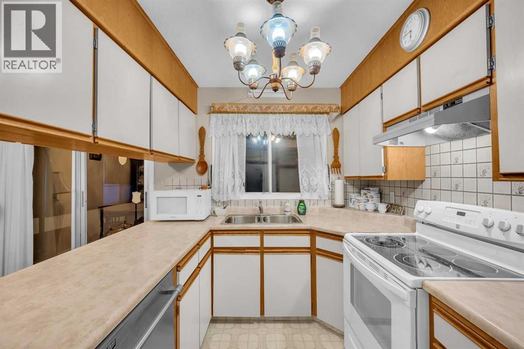 Single Family House Bi-level for Sale in  Berwick Close NW Beddington Heights Calgary 