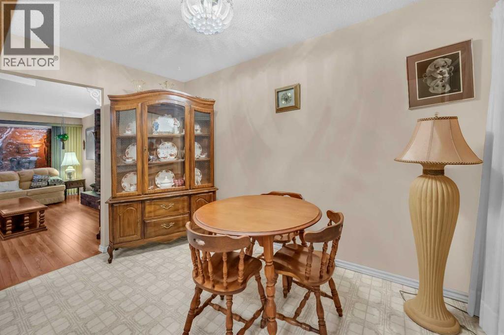 Single Family House Bi-level for Sale in  Berwick Close NW Beddington Heights Calgary 