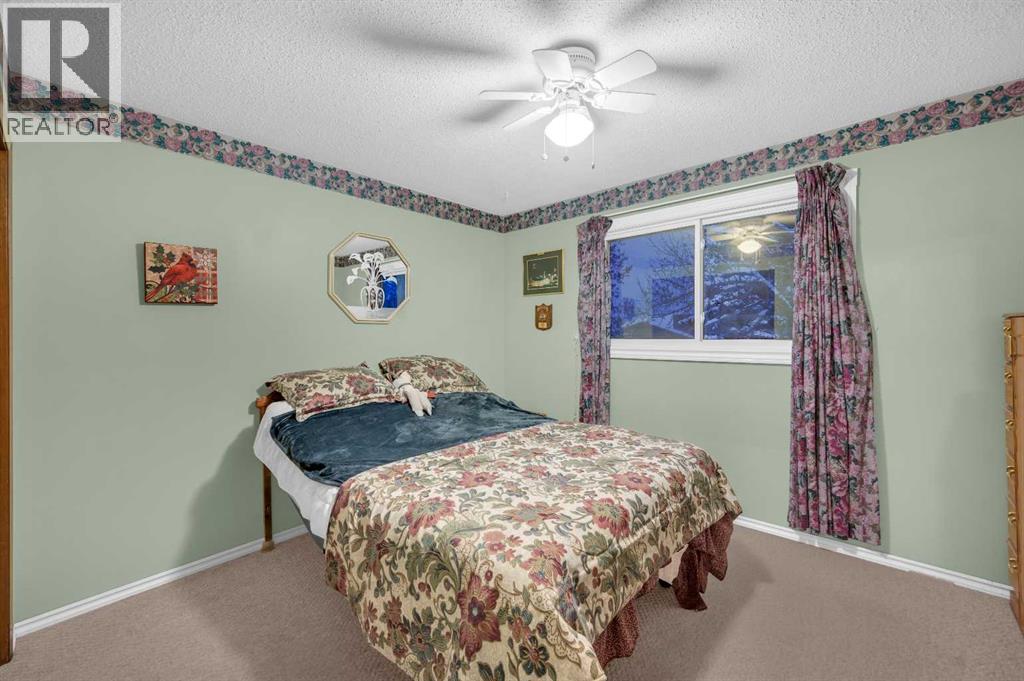 Single Family House Bi-level for Sale in  Berwick Close NW Beddington Heights Calgary 