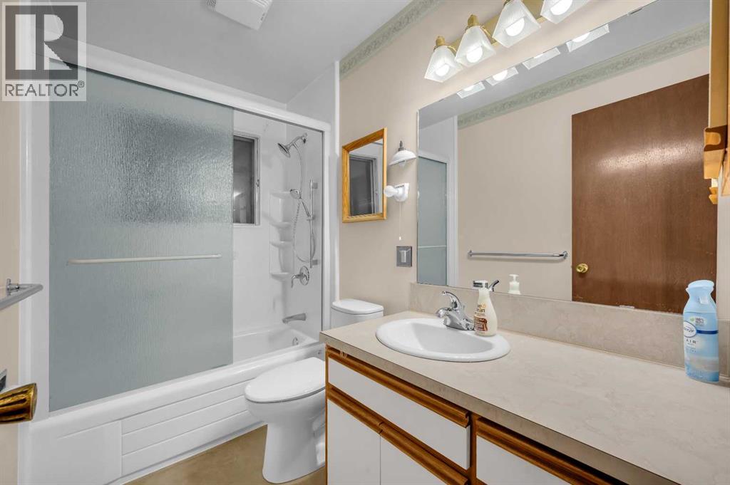 Single Family House Bi-level for Sale in  Berwick Close NW Beddington Heights Calgary 