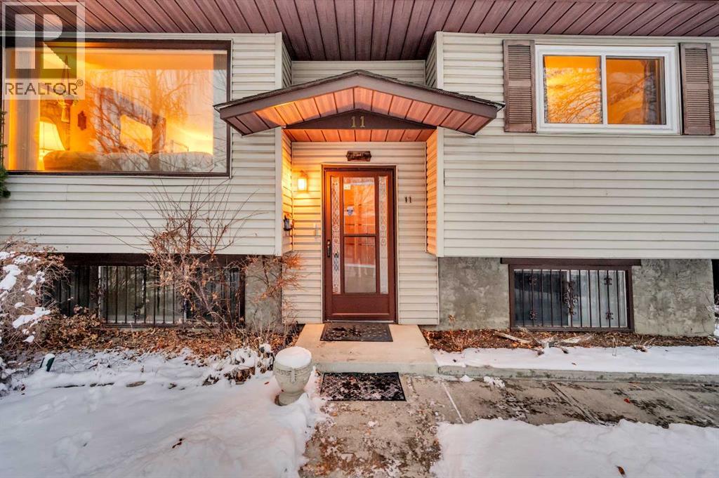 Single Family House Bi-level for Sale in  Berwick Close NW Beddington Heights Calgary 