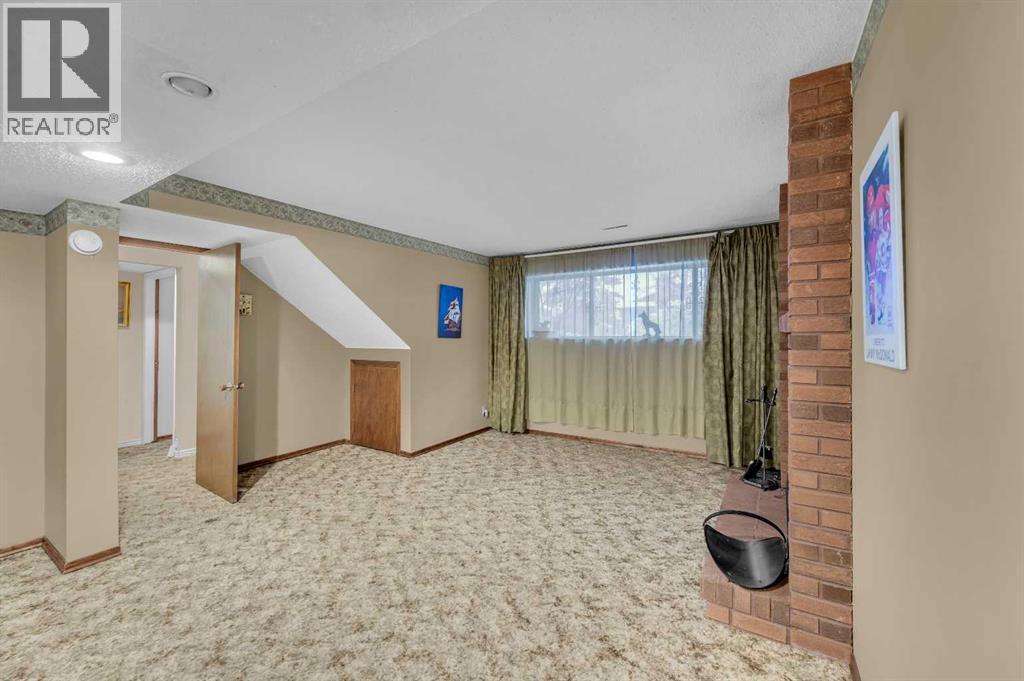 Single Family House Bi-level for Sale in  Berwick Close NW Beddington Heights Calgary 