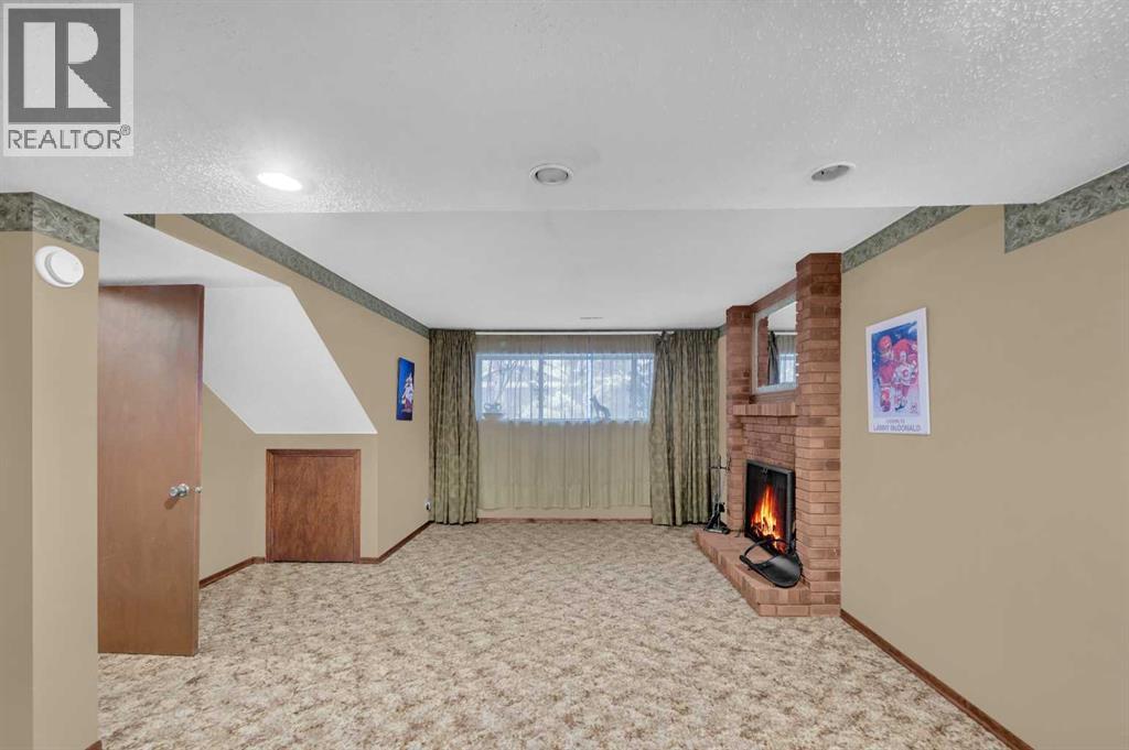 Single Family House Bi-level for Sale in  Berwick Close NW Beddington Heights Calgary 