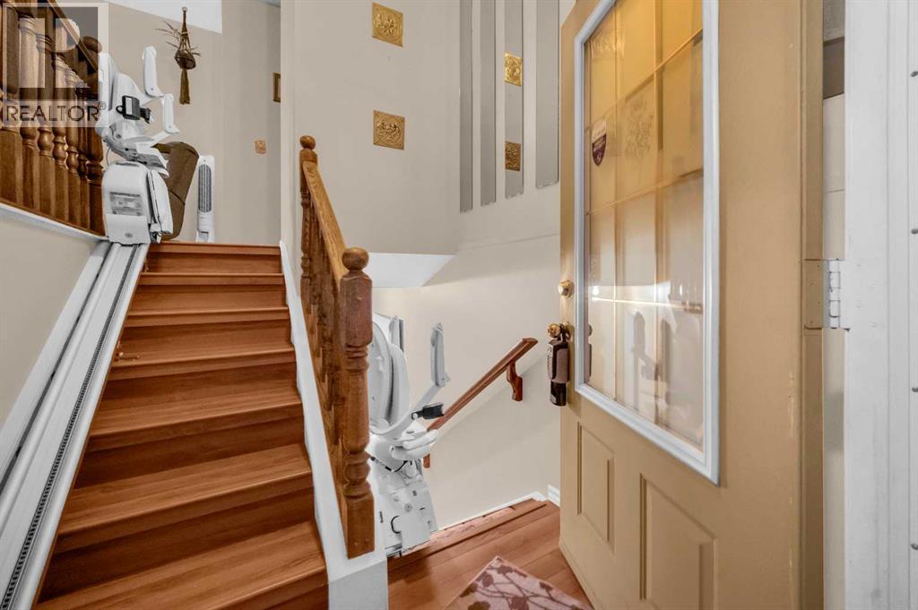 Single Family House Bi-level for Sale in  Berwick Close NW Beddington Heights Calgary 