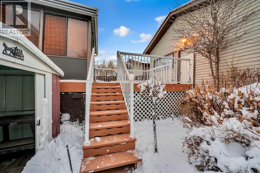 Single Family House Bi-level for Sale in  Berwick Close NW Beddington Heights Calgary 
