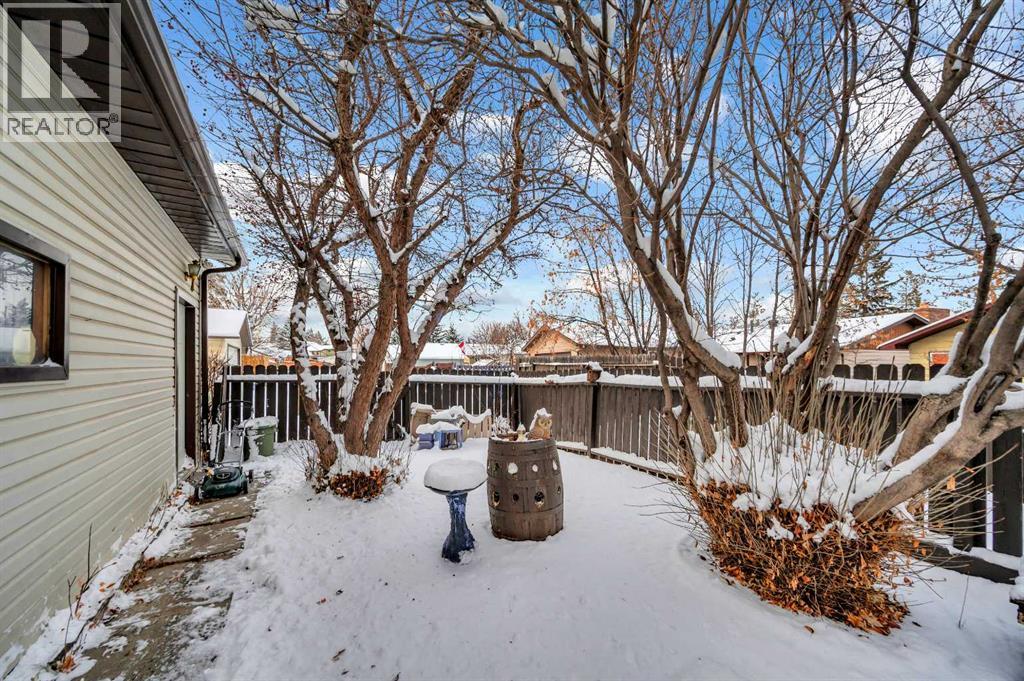 Single Family House Bi-level for Sale in  Berwick Close NW Beddington Heights Calgary 
