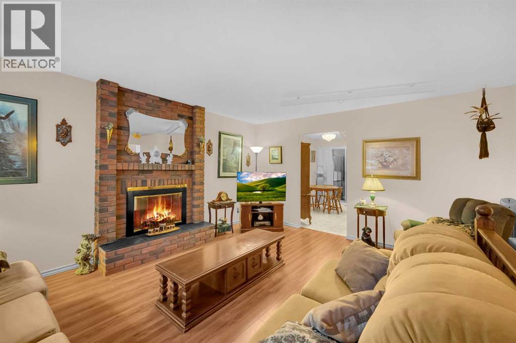 Single Family House Bi-level for Sale in  Berwick Close NW Beddington Heights Calgary 