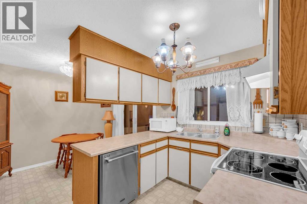 Single Family House Bi-level for Sale in  Berwick Close NW Beddington Heights Calgary 