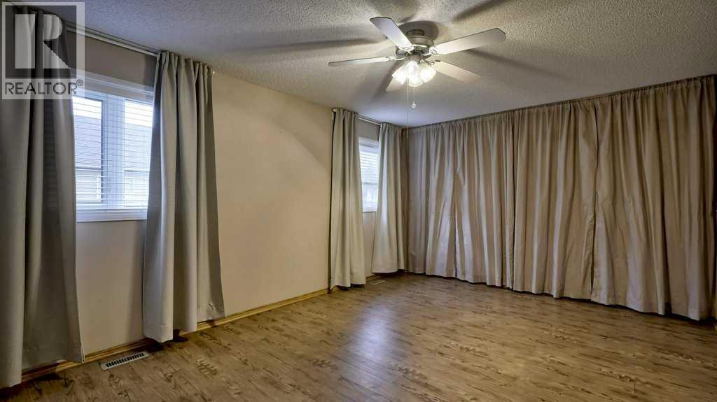 Single Family House for Sale in  Mt Aberdeen Manor SE McKenzie Lake Calgary 