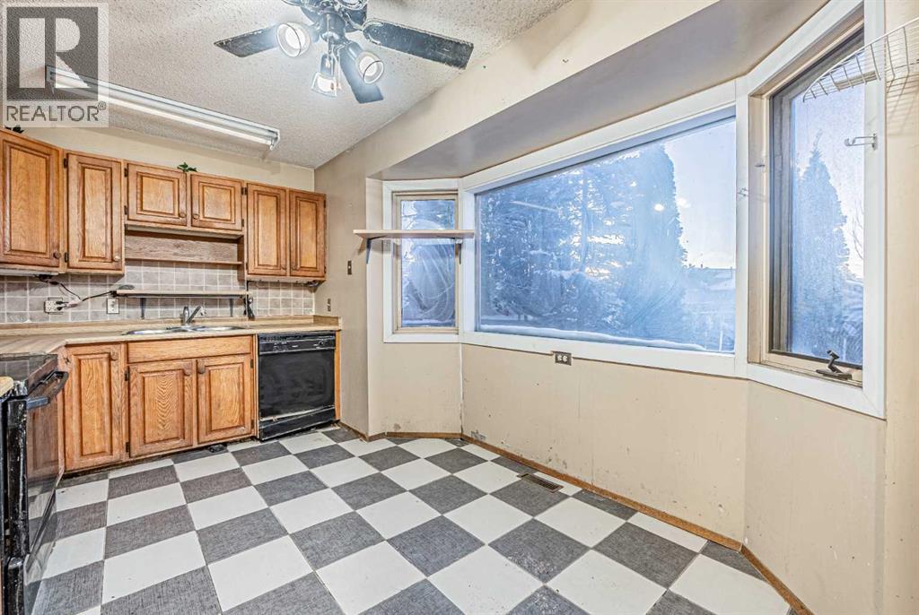 Single Family House 4 Level for Sale in  Castlebrook Rise NE Castleridge Calgary 