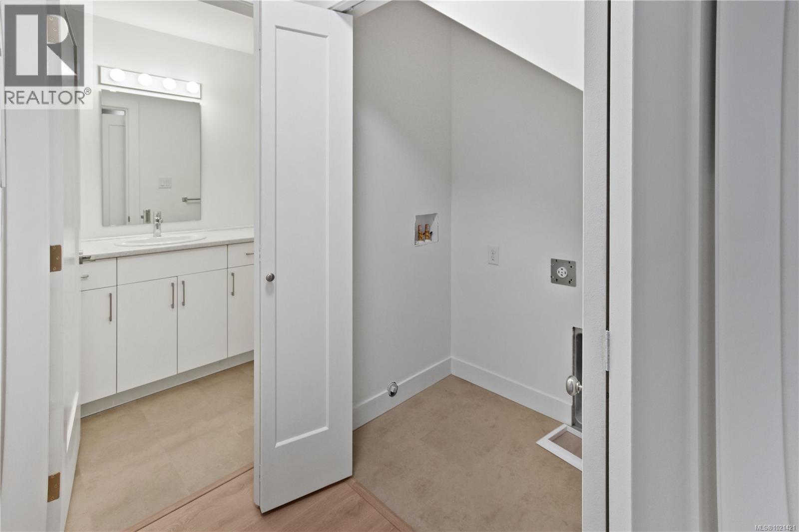 1013 Rozzano Pl, Ladysmith