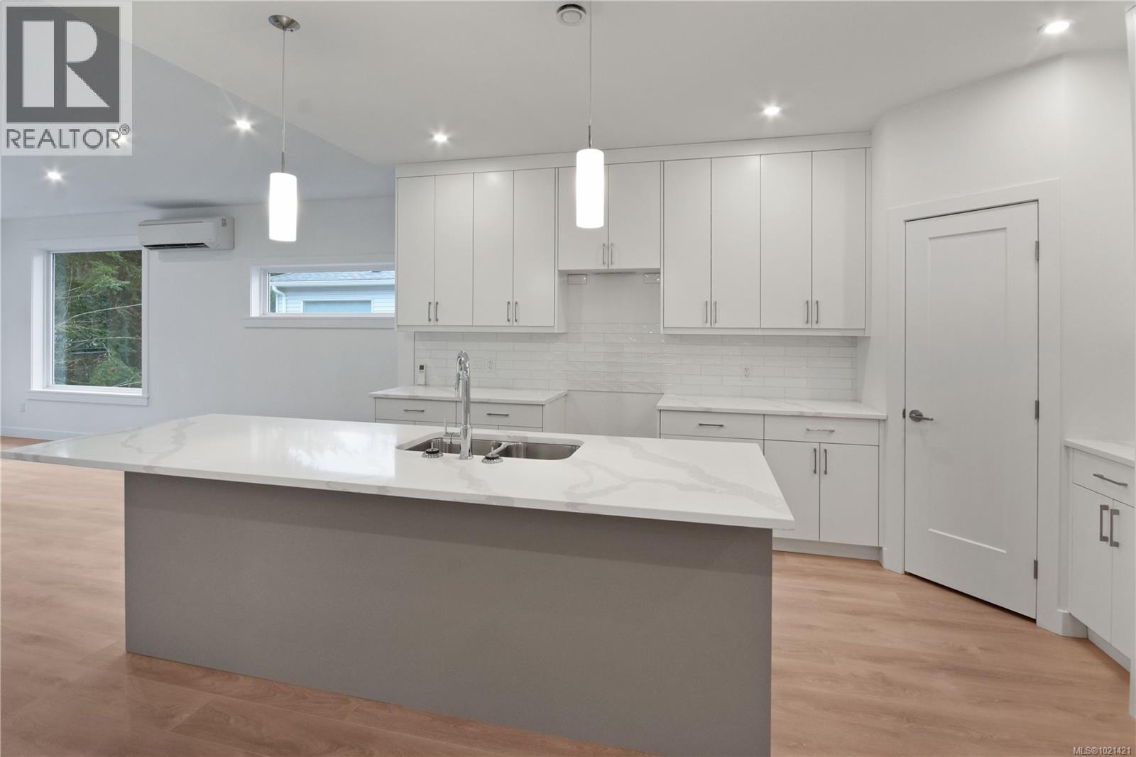 1013 Rozzano Pl, Ladysmith