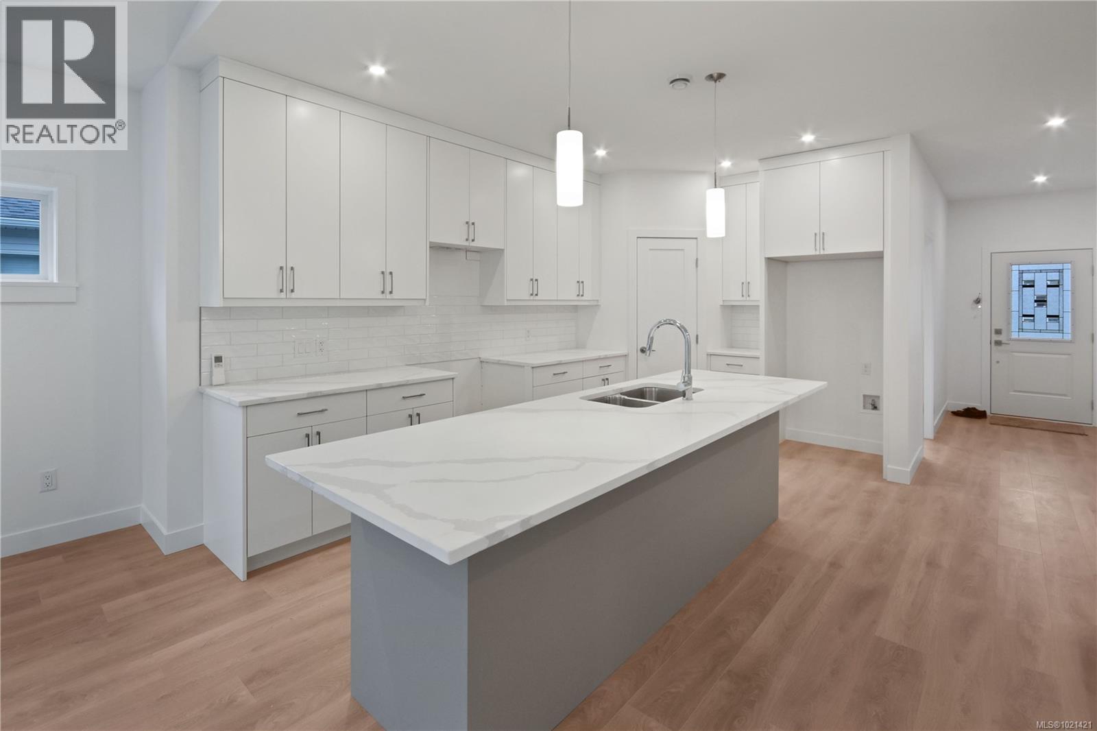 1013 Rozzano Pl, Ladysmith