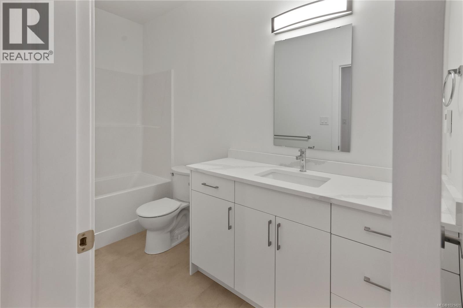 1013 Rozzano Pl, Ladysmith