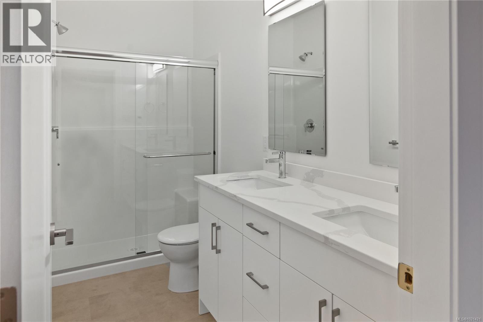 1013 Rozzano Pl, Ladysmith