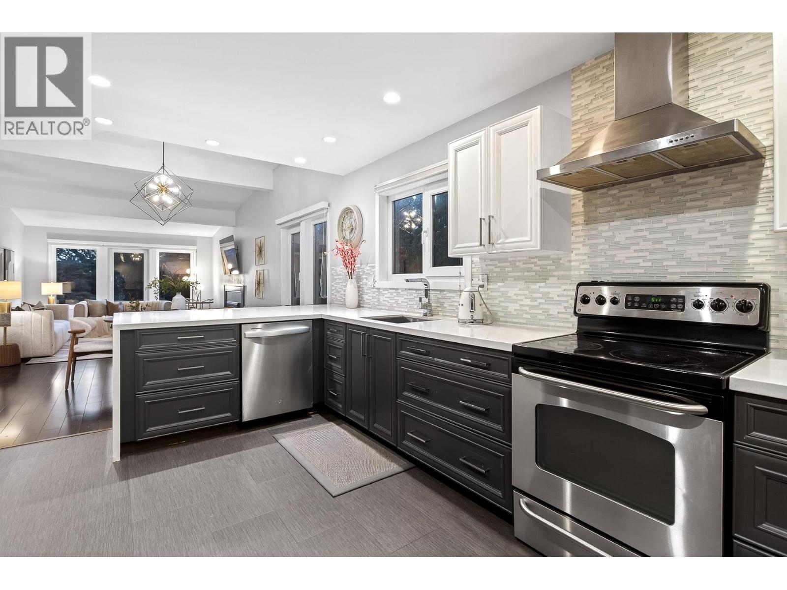 1614 LYNN VALLEY ROAD, North Vancouver