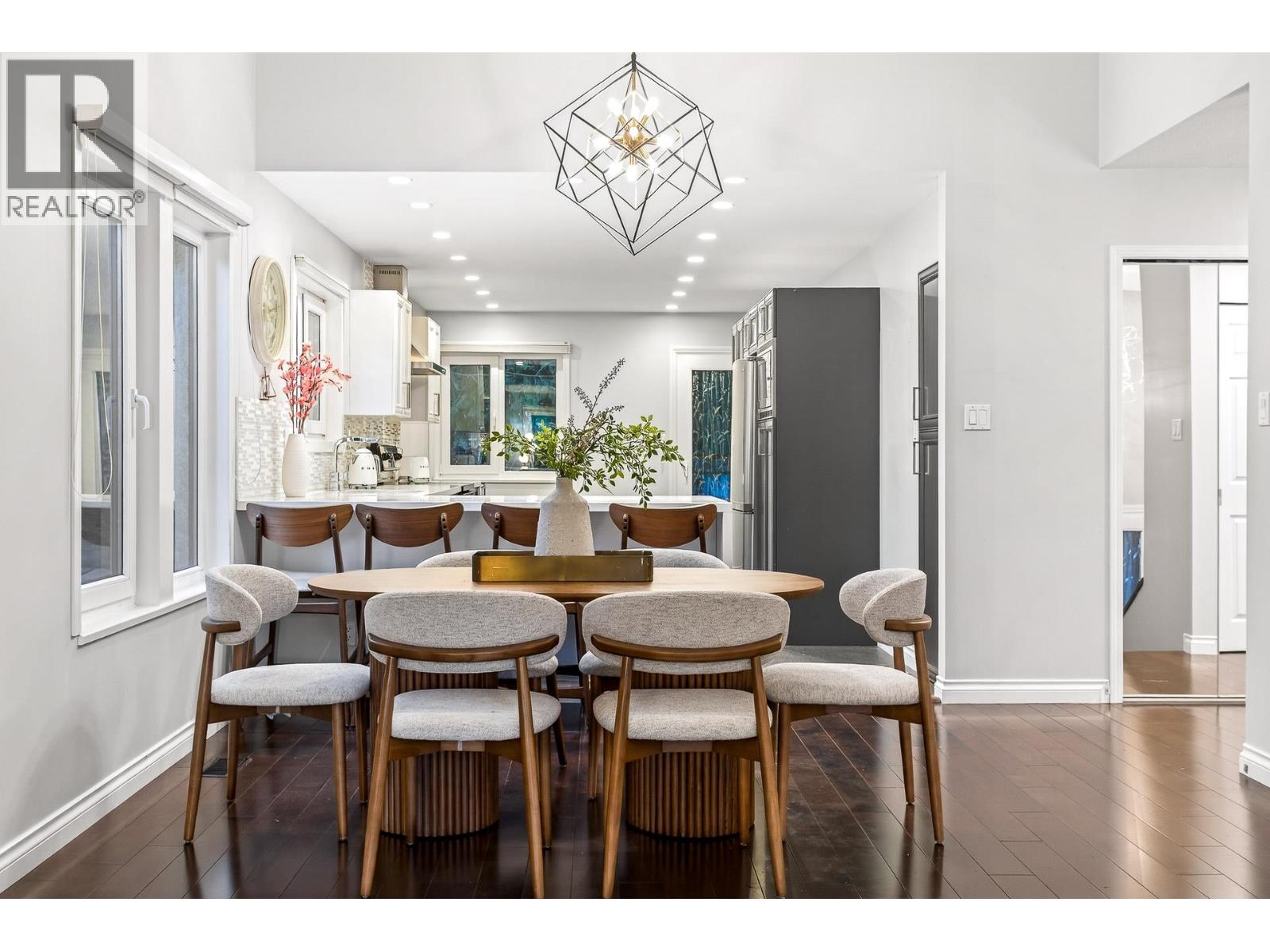 1614 LYNN VALLEY ROAD, North Vancouver