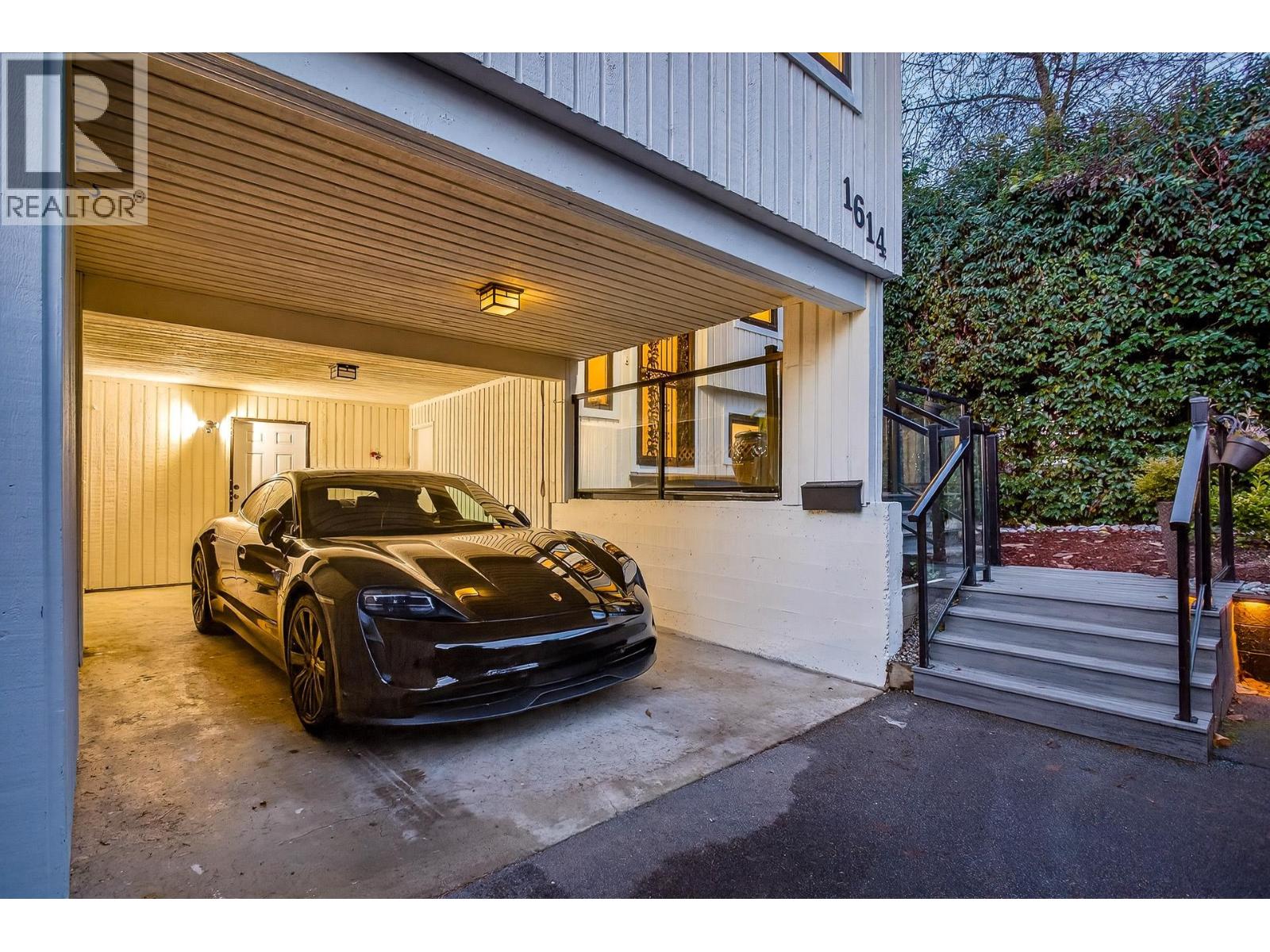 1614 LYNN VALLEY ROAD, North Vancouver