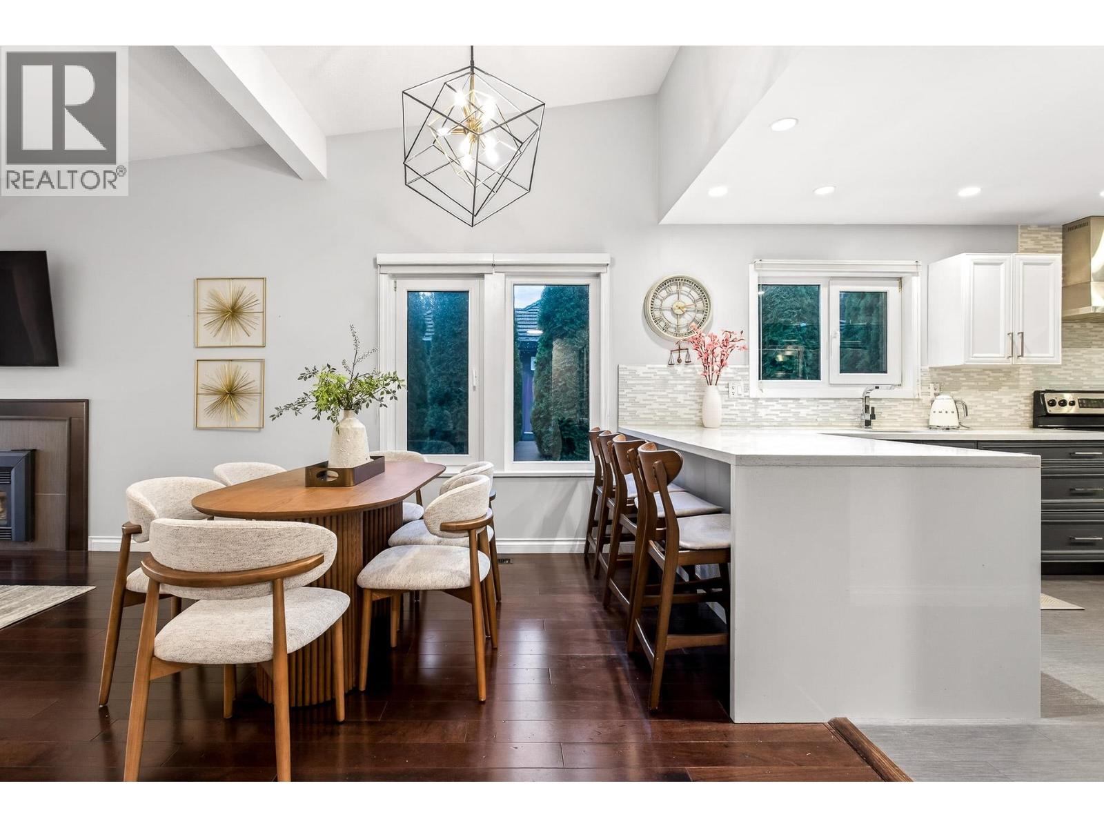 1614 LYNN VALLEY ROAD, North Vancouver