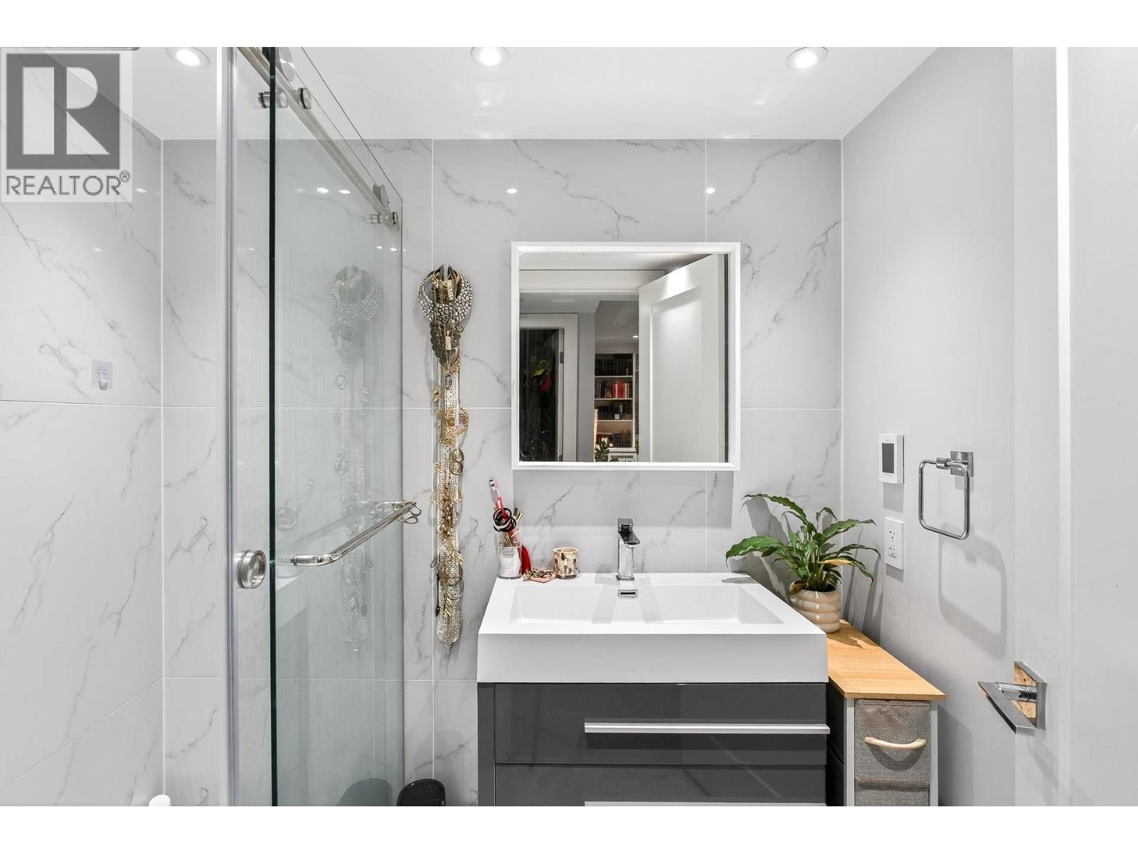 1614 LYNN VALLEY ROAD, North Vancouver